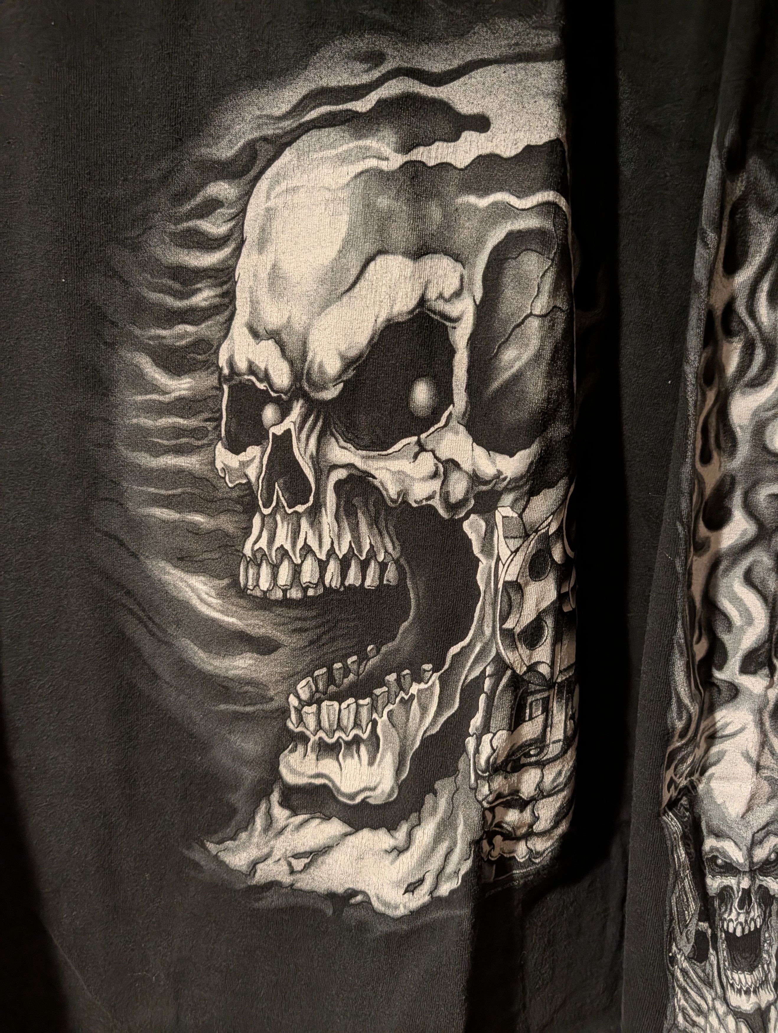 Harley Davidson Hot Leathers Dual Skull Flames Graphic Long Sleeve T-Shirt Size US XXL / EU 58 / 5 - 2 Thumbnail