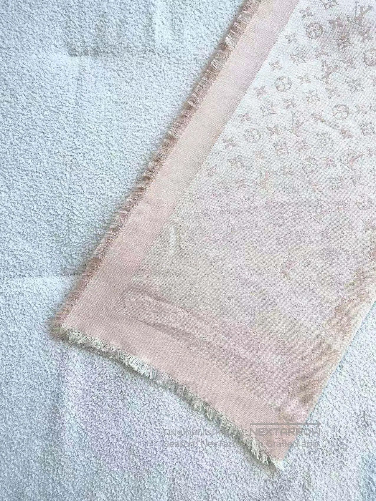 Louis Vuitton Louis Vuitton The old flower is full of printed shawls| Size ONE SIZE - 4 Thumbnail