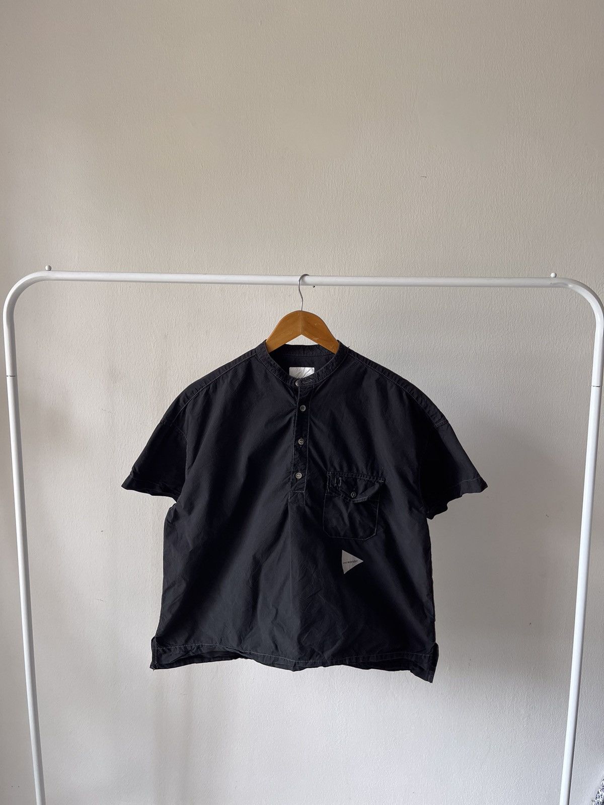 And Wander And Wender Croped SHIRT Half Button. Size US M / EU 48-50 / 2 - 2 Thumbnail