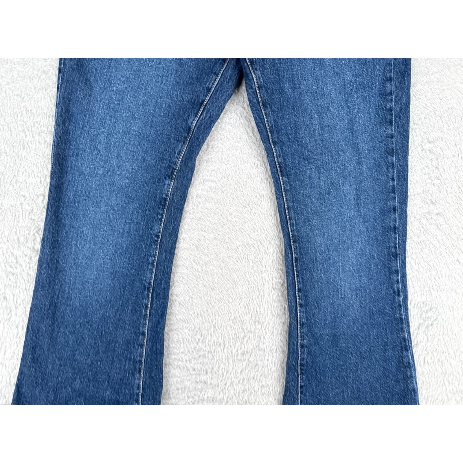 Forever 21 FOREVER 21 Jeans Womens 28 Blue Denim Curved Flare High Rise Cotton Blend 28x32 Jeans Size 28" / US 6 / IT 42 - 3 Thumbnail