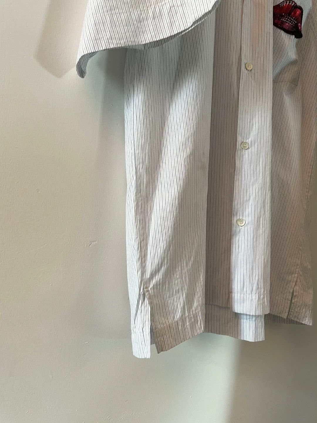 Dries Van Noten White Short Sleeve Shirt with Lip Patch Size US S / EU 44-46 / 1 - 7 Thumbnail