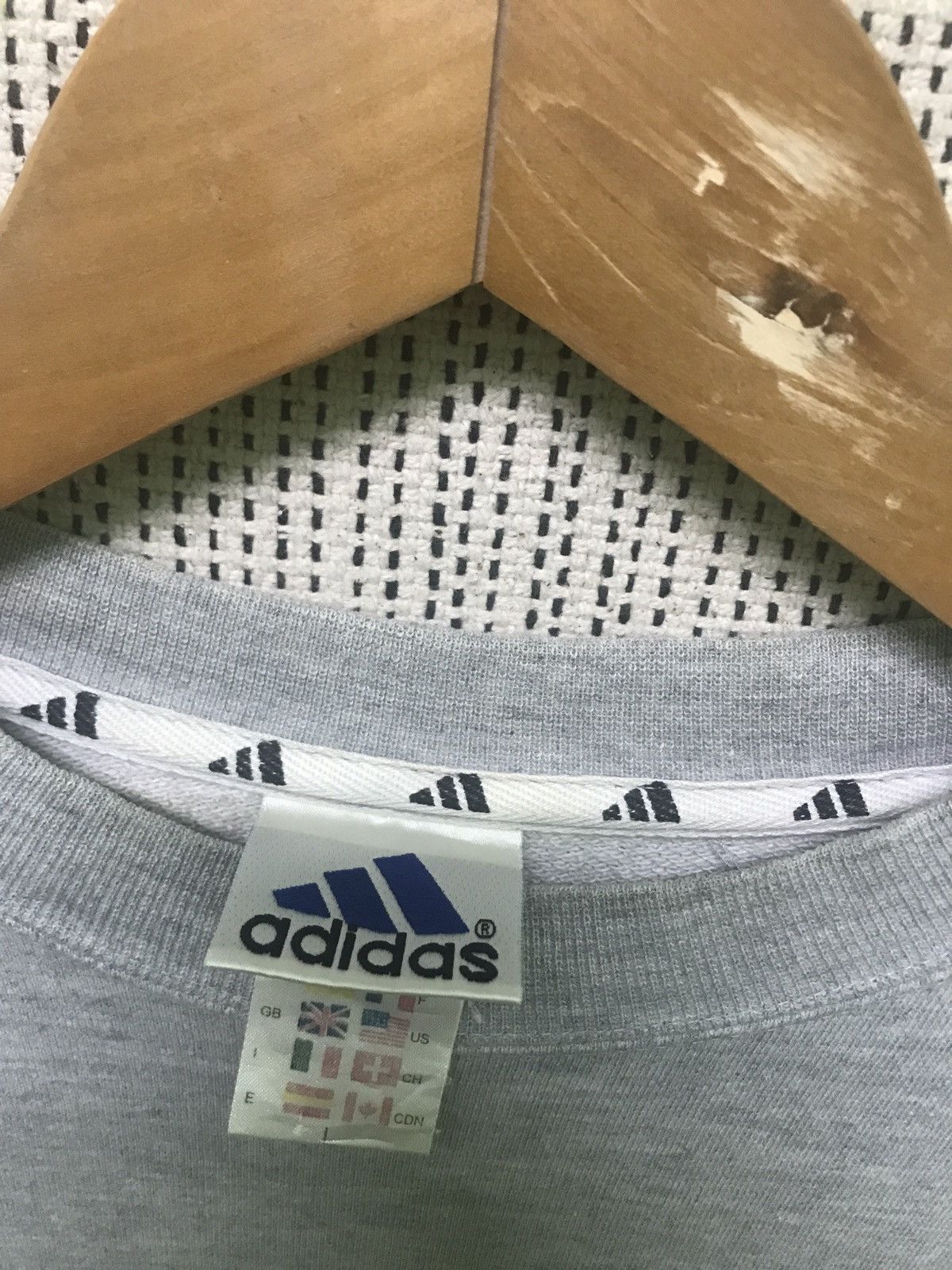 Adidas ‼️‼️ adidas big logo sweatshirt japanese Size US L / EU 52-54 / 3 - 5 Thumbnail