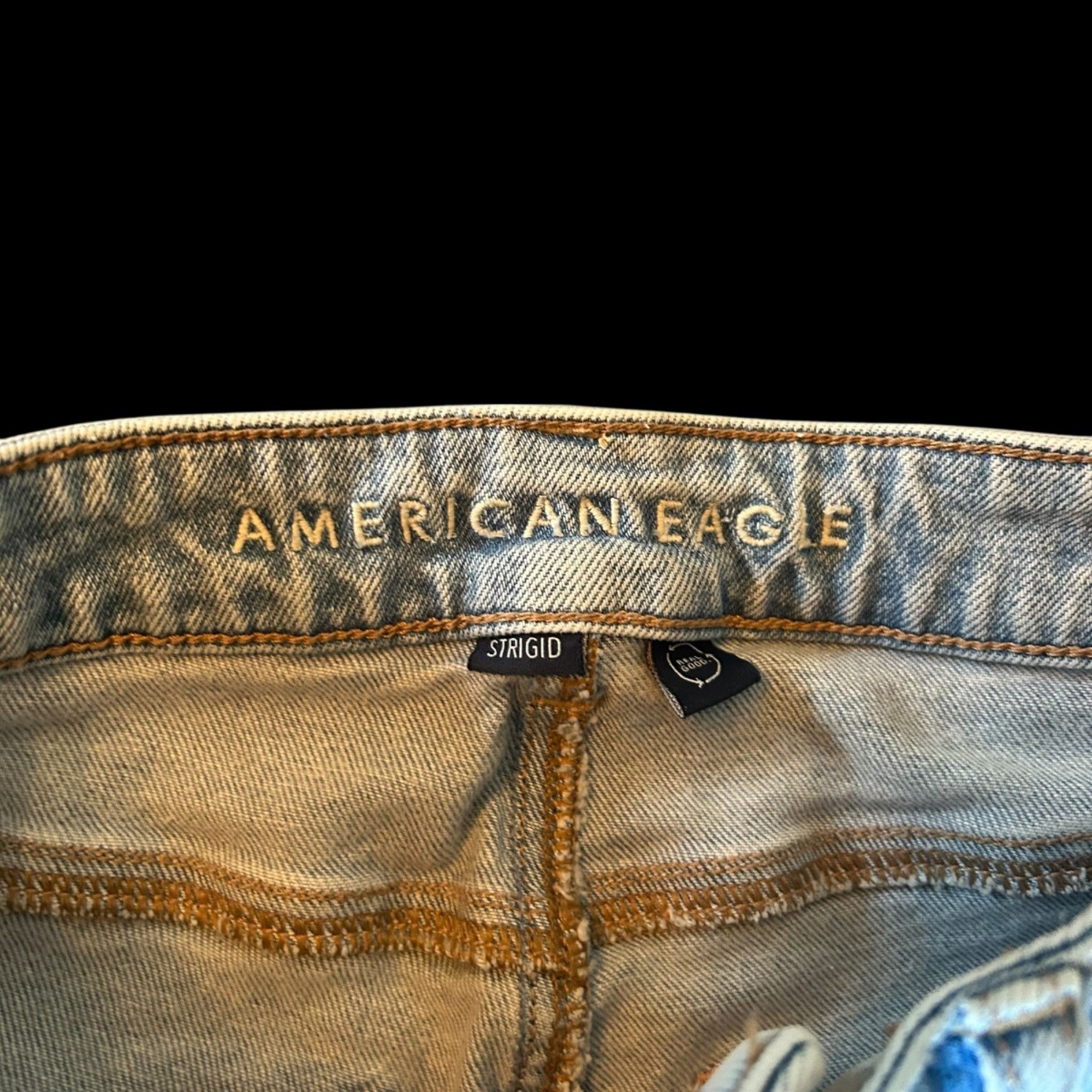 American Eagle Outfitters American Eagle Light Wash High Rise Strigid Mom Denim Jean 2 Size 27" / US 4 / IT 40 - 5 Thumbnail