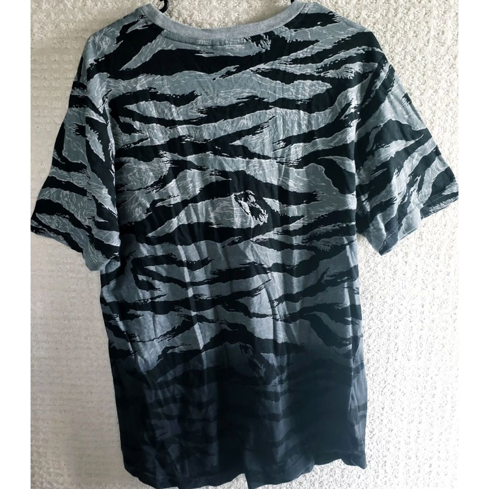 Enyce VINTAGE enyce T-Shirt Adult M Black Silver Fade Metallic Tiger Stripe Graphic Tee 90s Mens Size US M / EU 48-50 / 2 - 7 Thumbnail