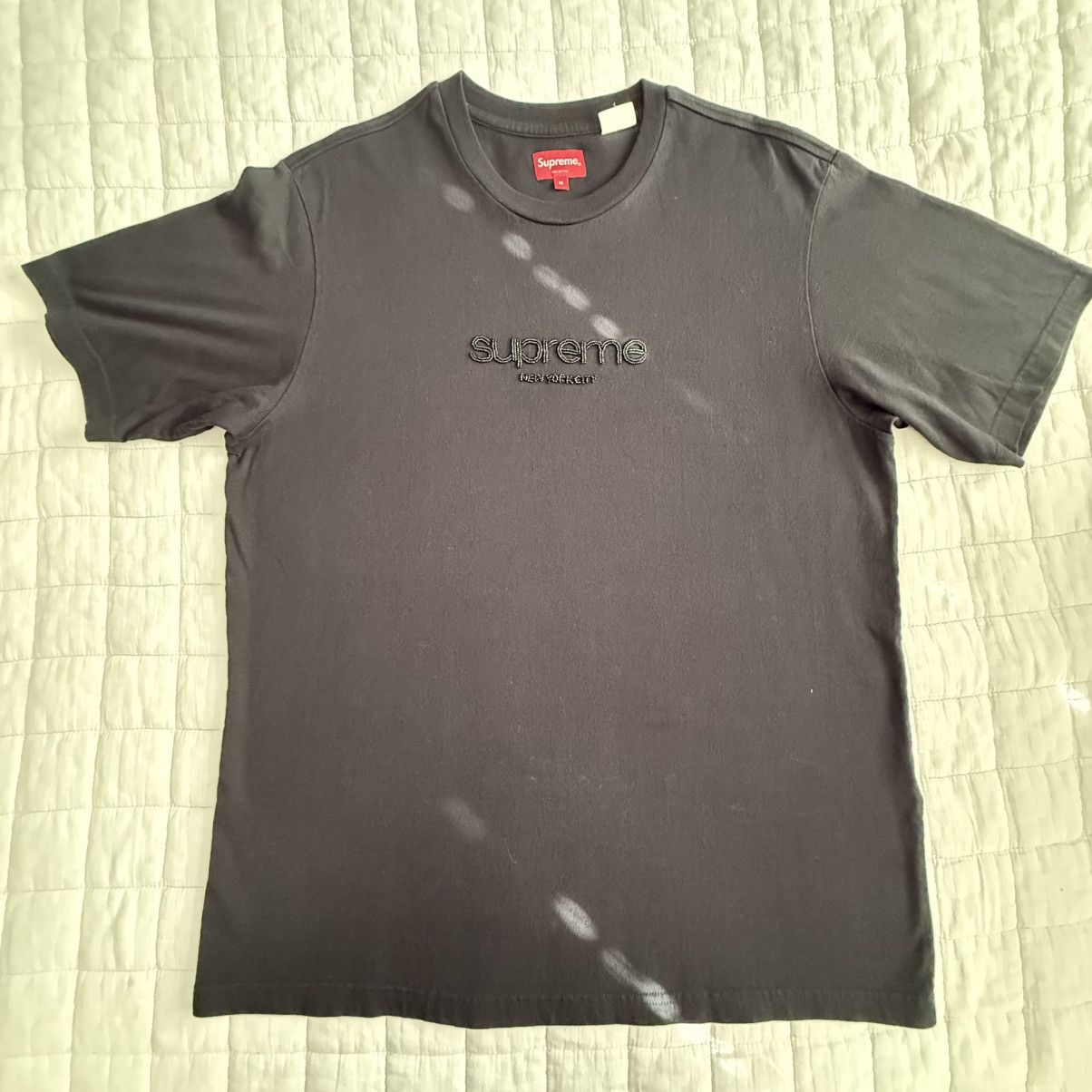 Supreme Supreme Beaded Logo Tee Size US M / EU 48-50 / 2 - 1 Thumbnail