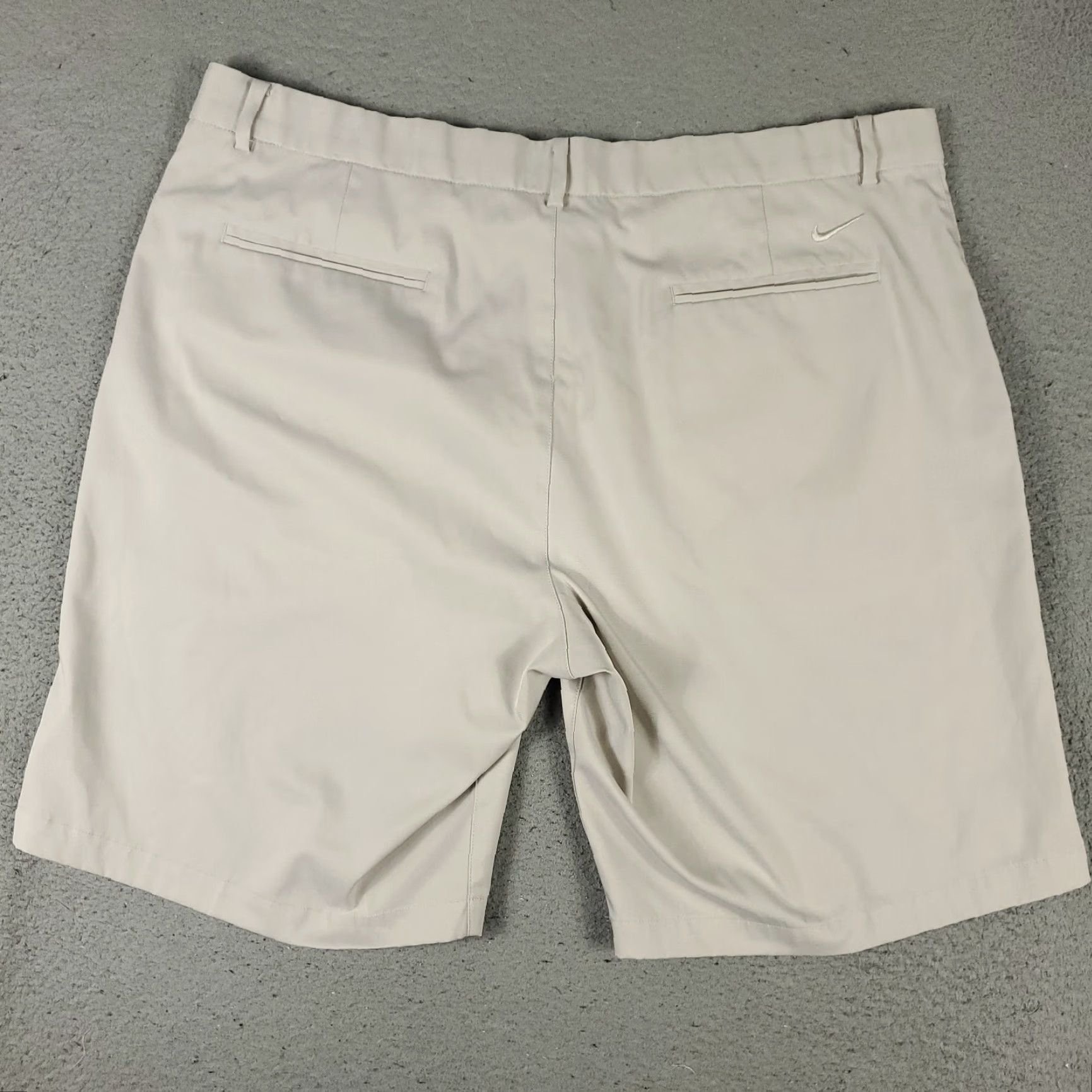 Nike VINTAGE Nike Shorts Men Size 40 Beige Chino Casual Sports Flat Front Gym Size US 40 / EU 56 - 7 Thumbnail