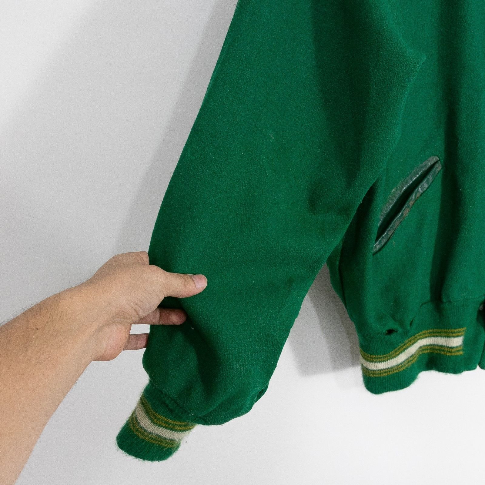 Vintage Vintage 60s Varsity Wool Letterman Jacket Medium Thrashed Size US M / EU 48-50 / 2 - 7 Thumbnail