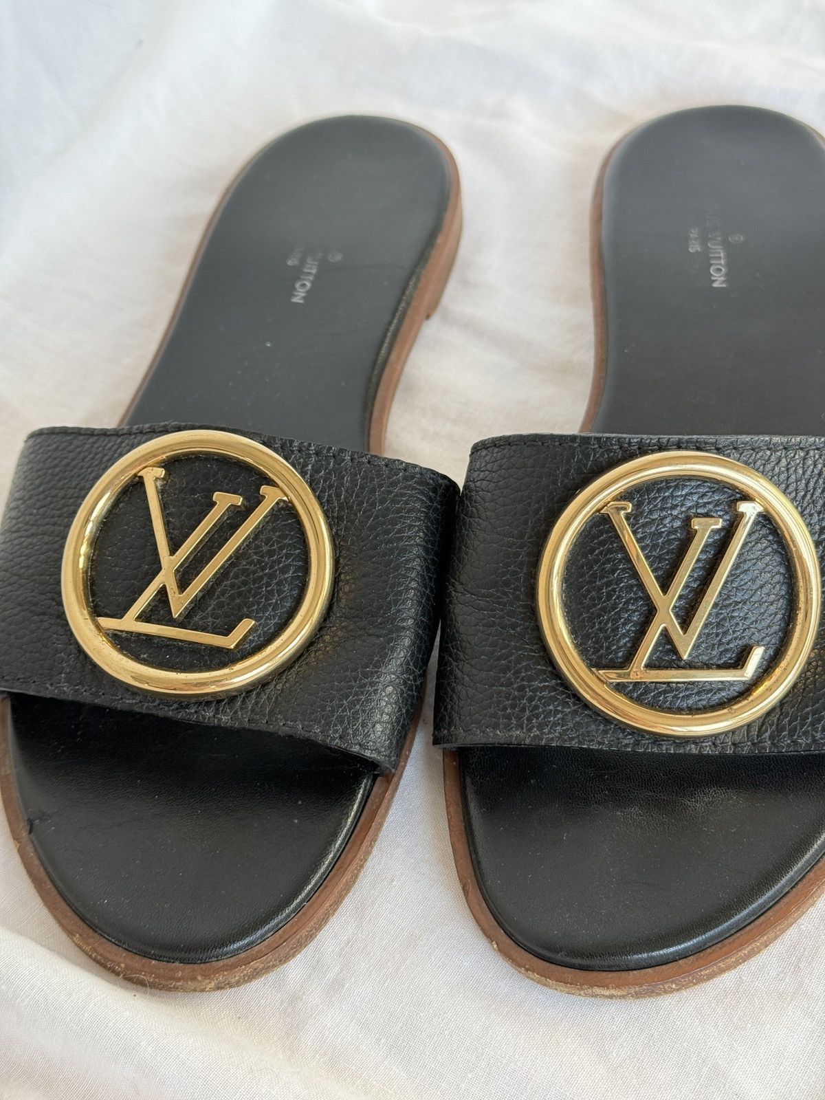 Louis Vuitton Louis Vuitton Lock It Black Leather Sandals Flip Flops Size US 7 / IT 37 - 6 Thumbnail