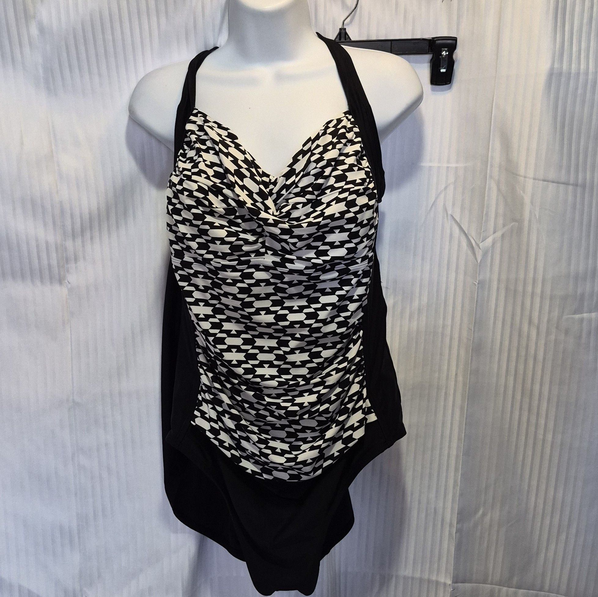 Other Pure Energy 22W Black & Wht Geometric One-Piece Swimsuit Size XXL / US 16-18 / IT 52-54 - 5 Thumbnail