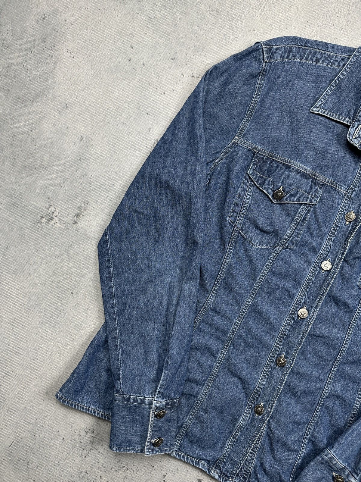 Versace Jeans Couture Versace Jeans Couture Vintage Medusa Button Denim Shirt 90s Size L / US 10 / IT 46 - 3 Thumbnail
