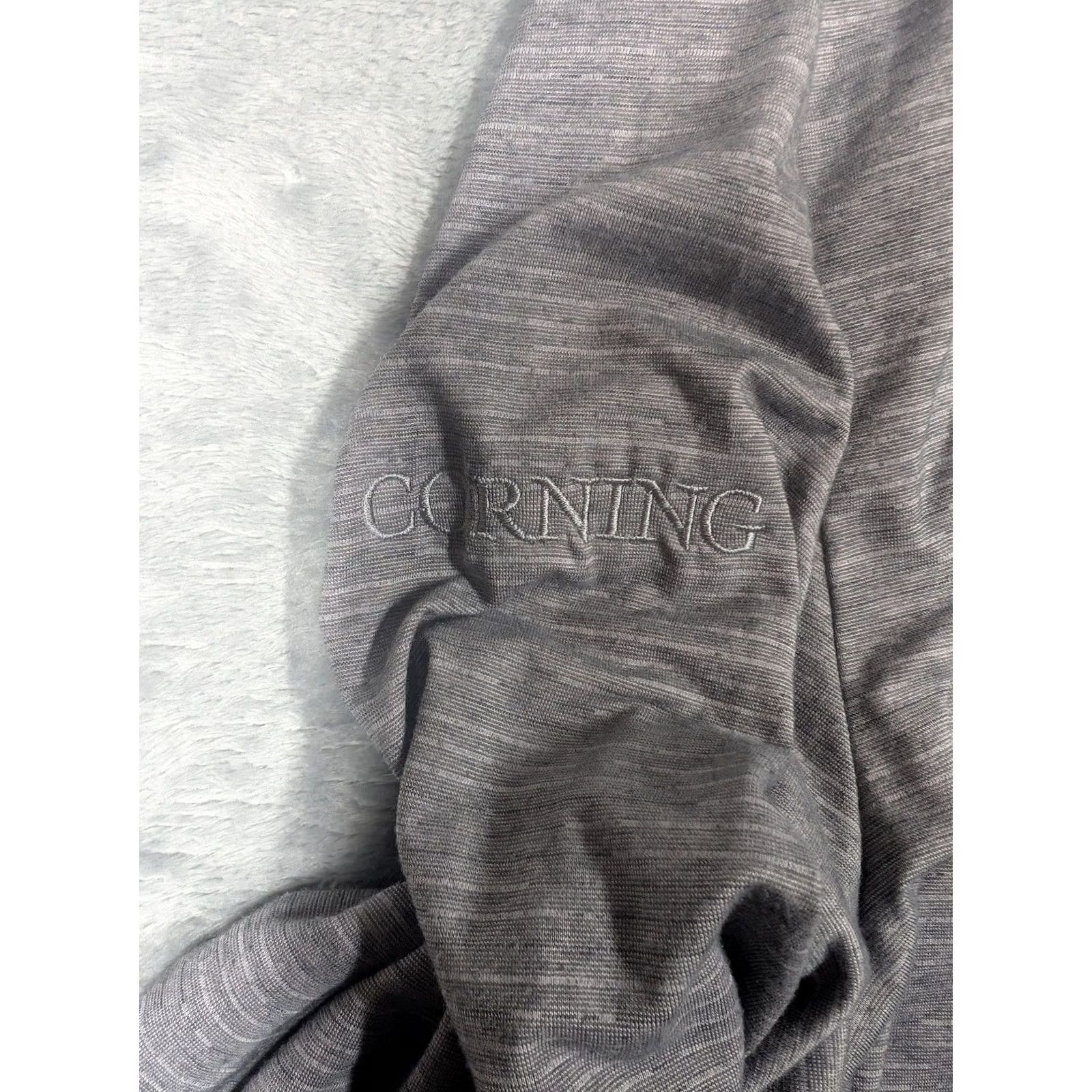 TravisMathew TravisMathew Pullover Mens Large Gray Quarter Zip Golf Long Sleeve Corning Logo Size US L / EU 52-54 / 3 - 7 Thumbnail
