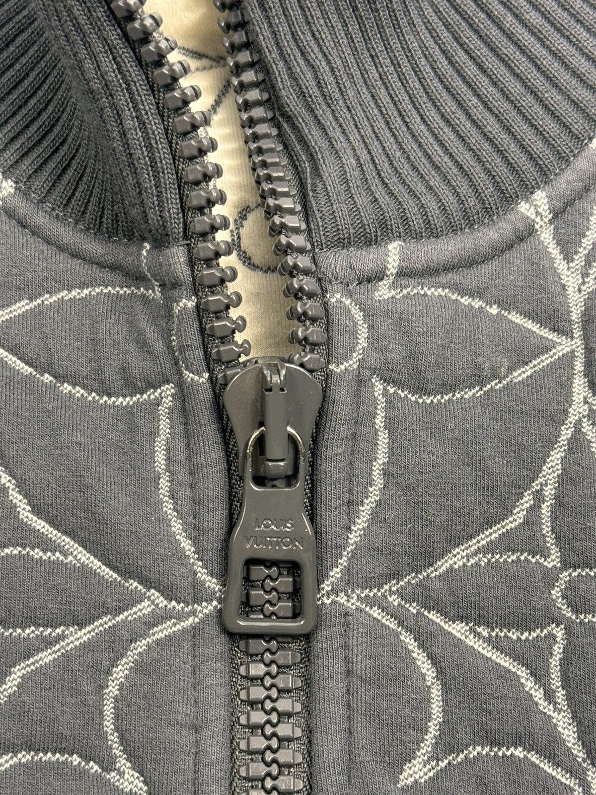 Louis Vuitton MONOGRAM PUFF LOGO ZIP UP JACKET Size US XL / EU 56 / 4 - 3 Thumbnail