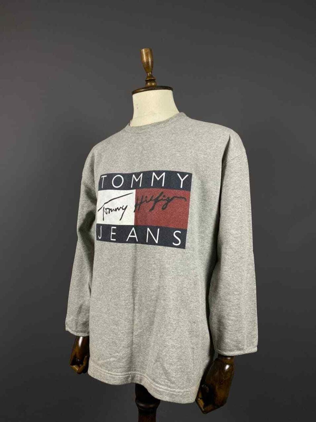 Tommy Hilfiger Men Vintage Tommy Hilfiger Big Jumeper Size M Made in USA Size US M / EU 48-50 / 2 - 1 Thumbnail