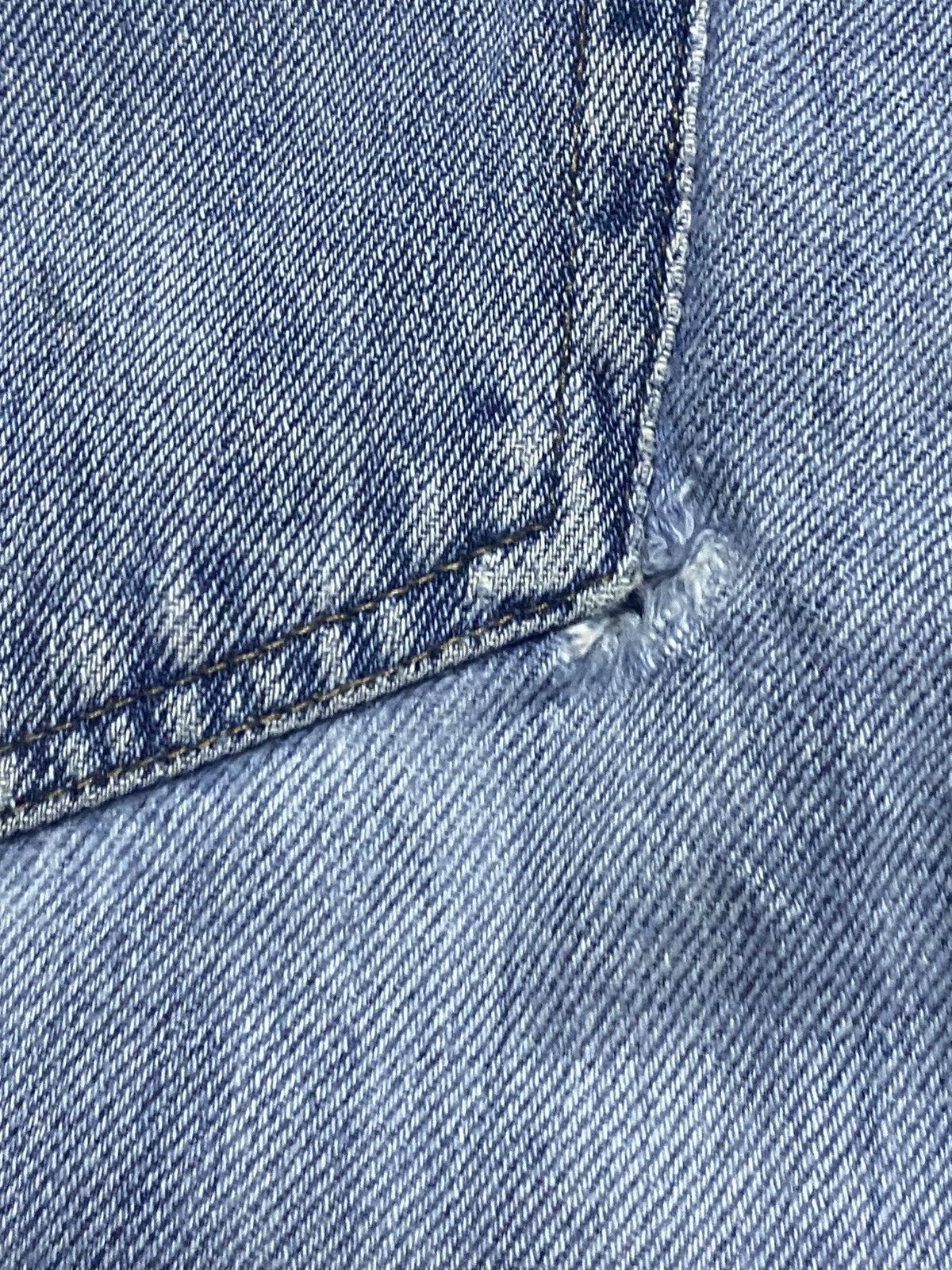 Uniqlo Vintage Uniqlo Light Wash Baggy Jeans Size US 27 - 10 Thumbnail