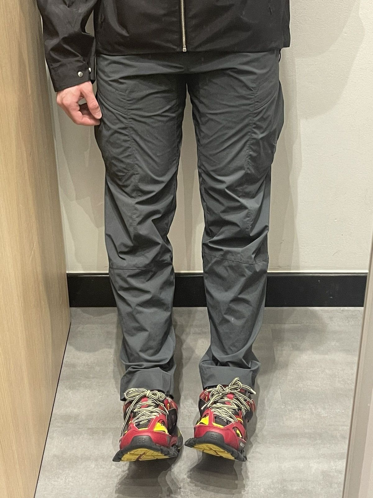 Arc'teryx Arc'Teryx Technical Grey Swamp Cargo Track Pants Size US 32 / EU 48 - 1 Thumbnail