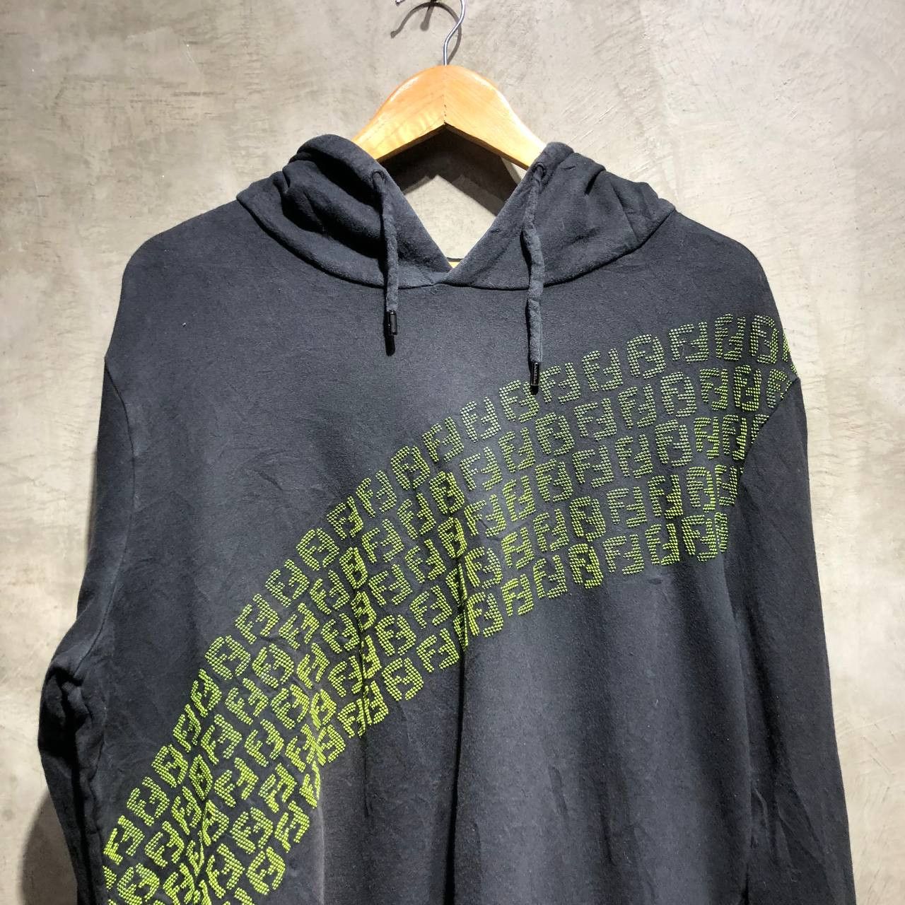 Fendi Fendi Rubberized Repeat Logo pull over hoodie Size US XL / EU 56 / 4 - 2 Thumbnail