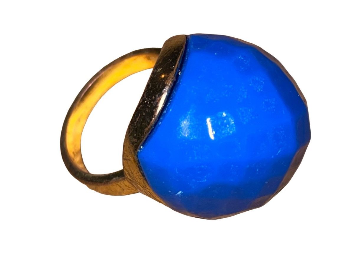 Vintage Vintage 1970’s Lapis Blue Resin Faceted Dome Ring Size 6 Size ONE SIZE - 5 Thumbnail