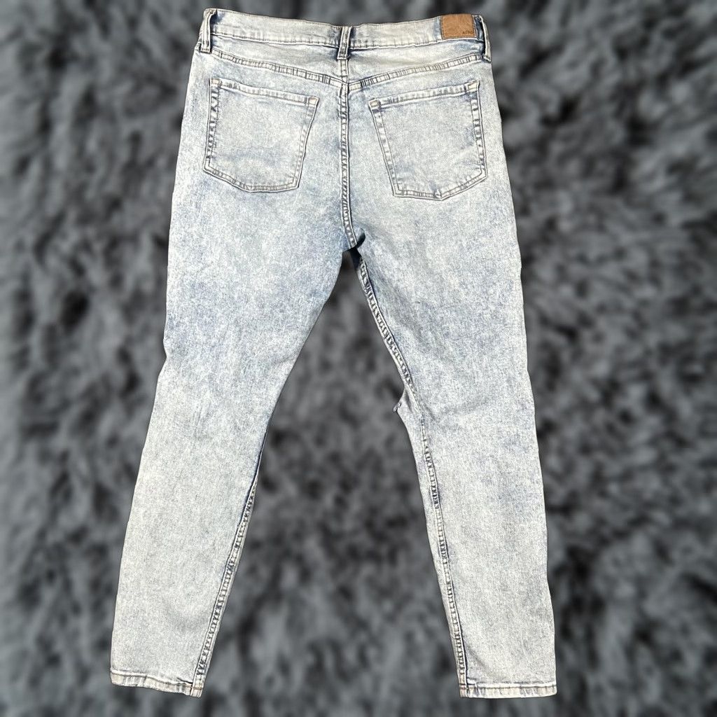 Vintage VINTAGE? No. Aeropostale Jeans Womens 14 Light Wash Cheeky Jegging Distressed Ripped Skinny Size 36" / US 14 / IT 50 - 1 Thumbnail