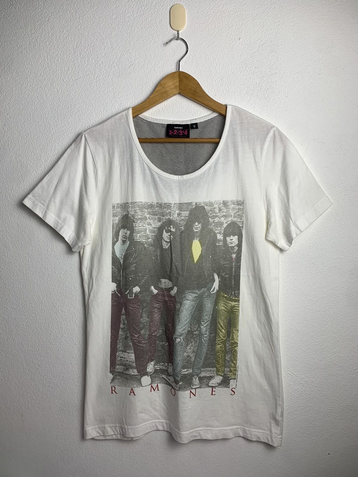 Band Tees Vintage The Ramones T-Shirt Wide Neck Rock Band Size US S / EU 44-46 / 1 - 1 Thumbnail