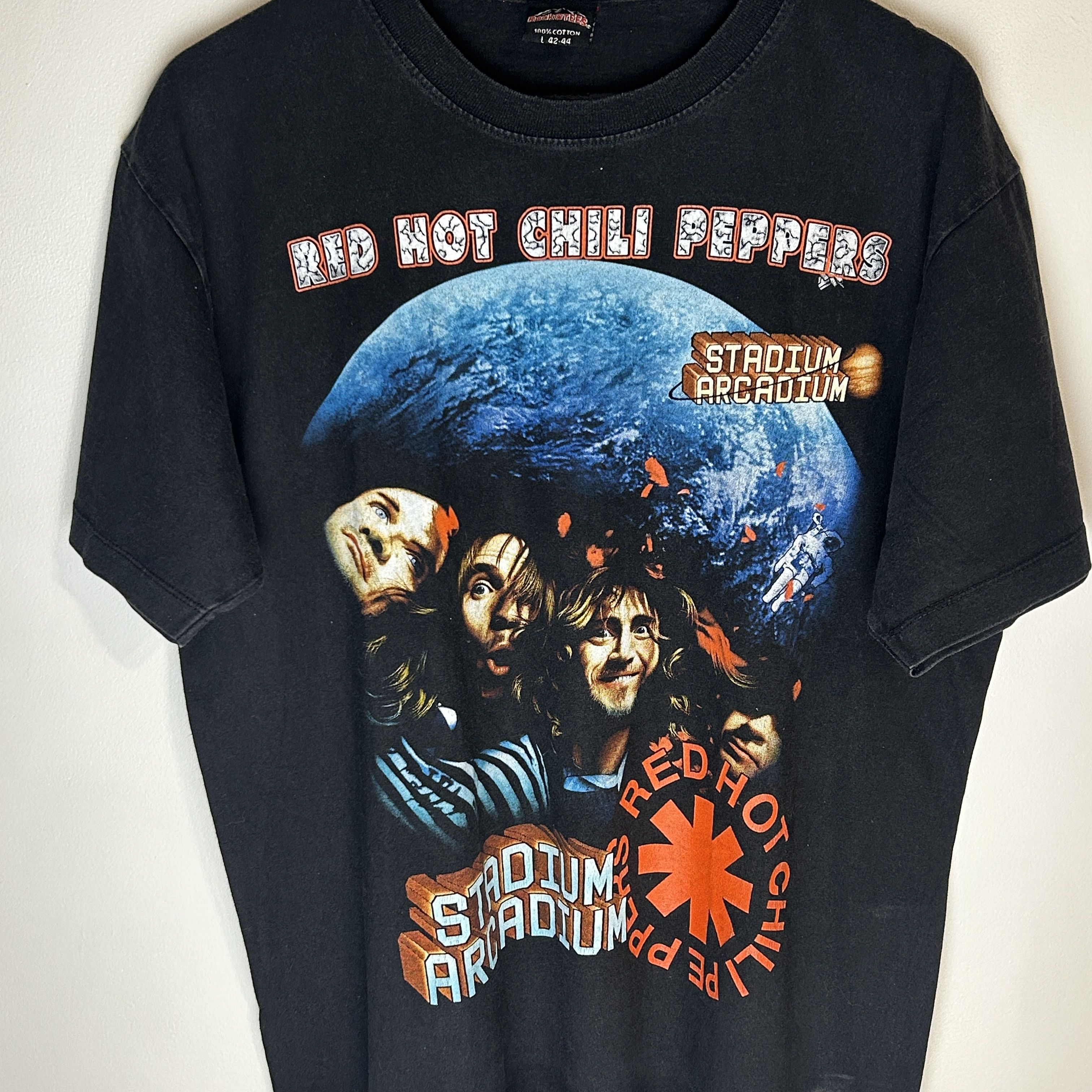 Band Tees Vintage Red Hot Chili Peppers Stadium Arcadium Band T-shirt Size US L / EU 52-54 / 3 - 3 Thumbnail