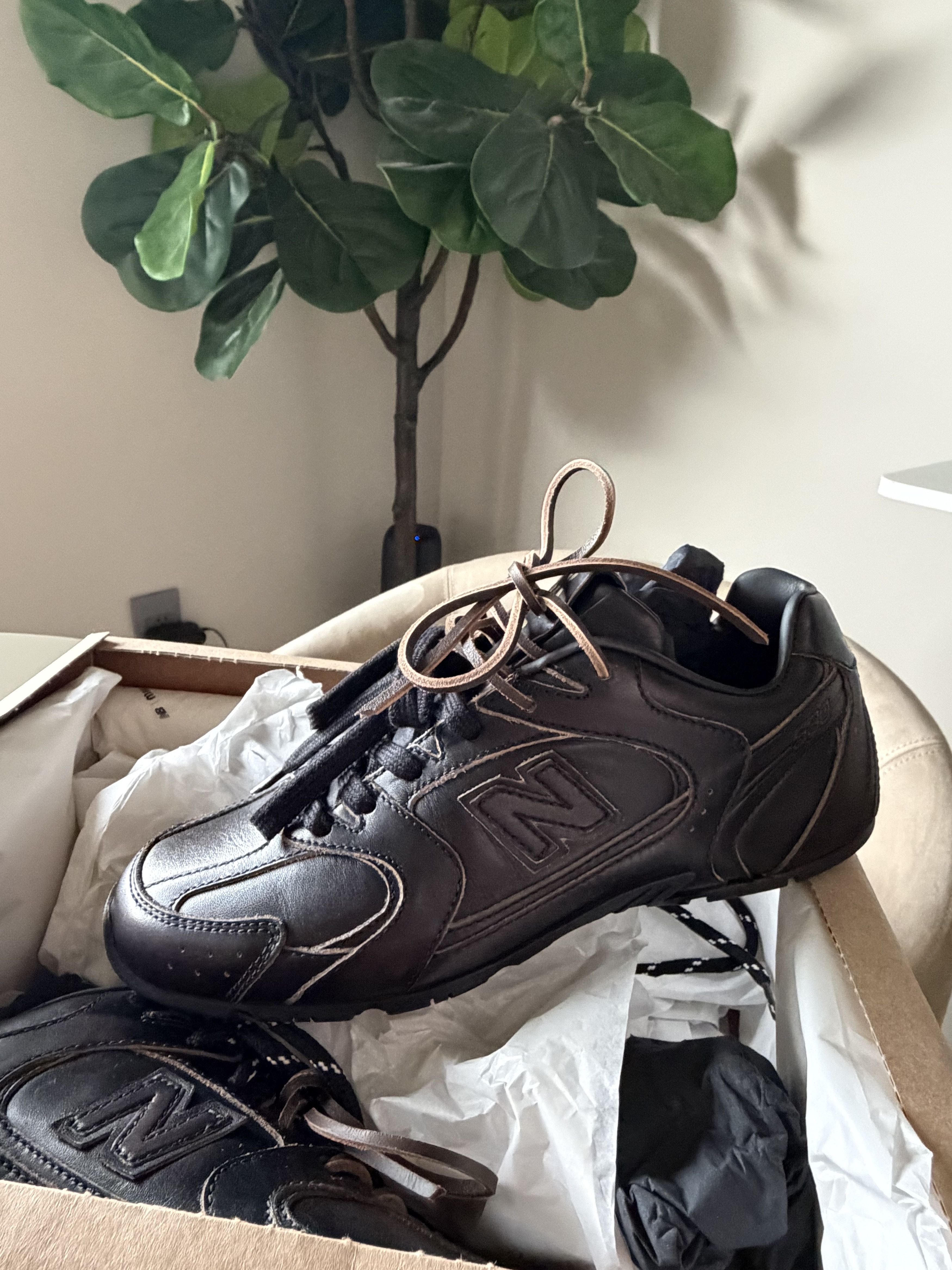 Miu Miu × New Balance Authentic Miu Miu sneakers in size 36 (US 6) Size US 6 / IT 36 - 7 Thumbnail