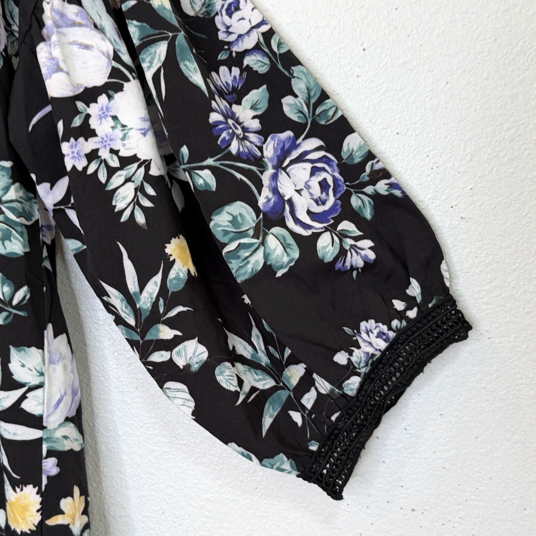 Vintage Suzanne Betro Top Blouse Womens Size 1X Black Floral Print 3/4 Puff Sleeve Round Neck Tie Closure Bohemian Lightweight Peach Hole Back Loose Fit Size XL / US 12-14 / IT 48-50 - 3 Thumbnail