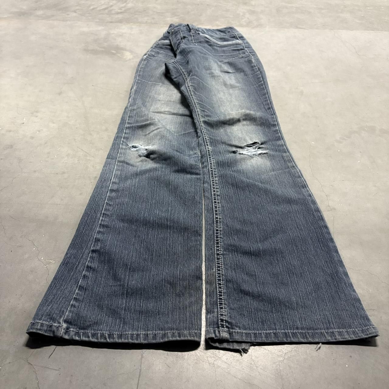 Vintage Crazy Vintage Y2K/2000s Flared Dark Wash Streetwear Essential Denim Jeans! Size US 32 / EU 48 - 1 Thumbnail