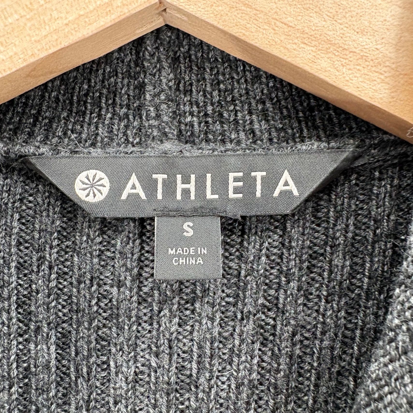 Athleta Athleta Cardigan Shirt Womens S Gray Wool Blend Zip Pockets V-Neck Long Sleeve Solid Fall Size S / US 4 / IT 40 - 4 Thumbnail