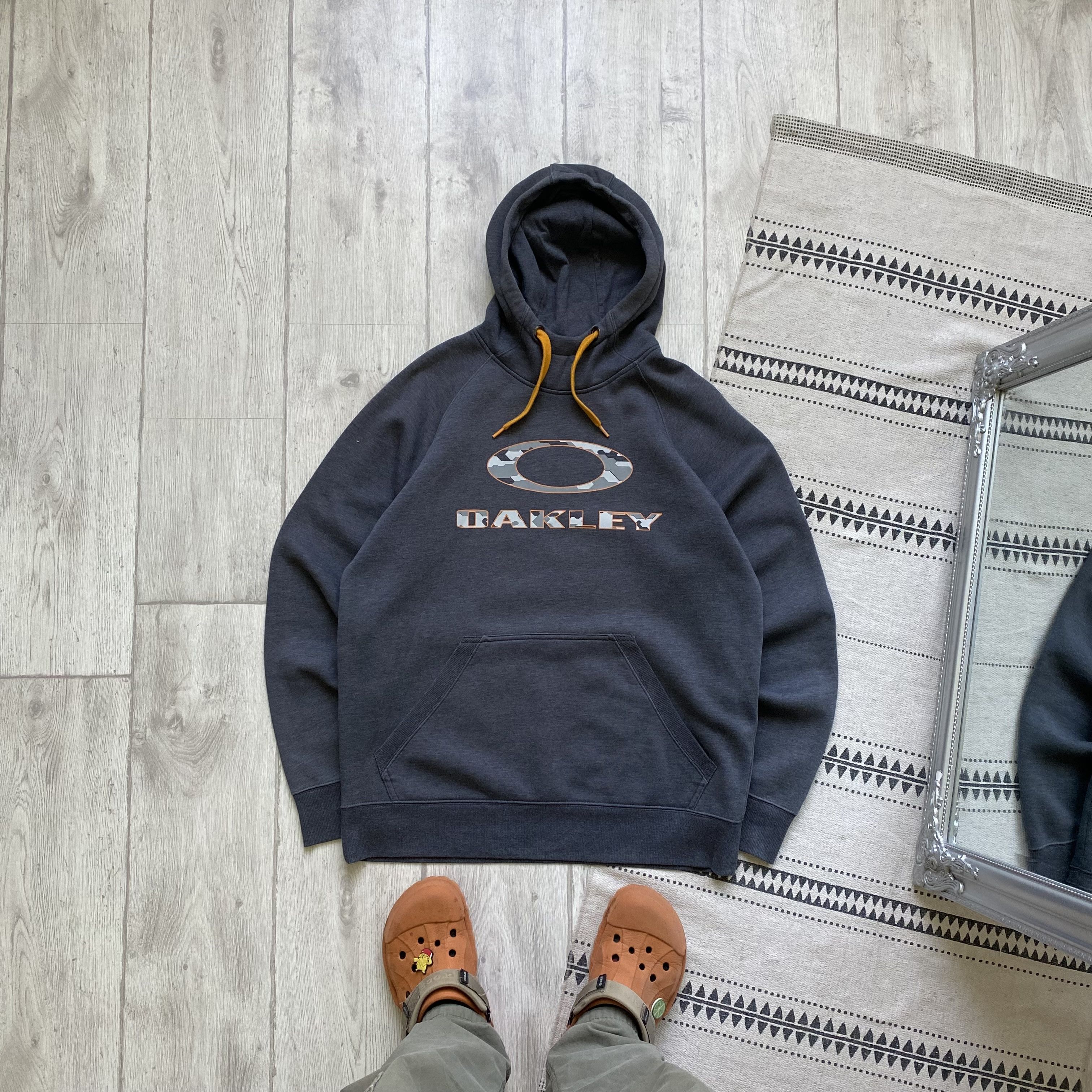 トップス balenciaga oakley logo hoodie Oakley × Streetwear × Vintage 🔥VNTG OAKLEY CENTER LOGO