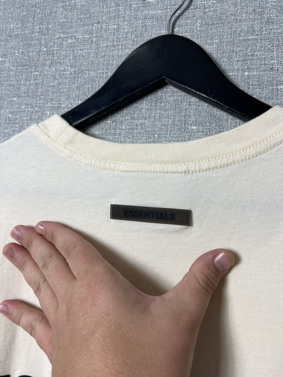 Fear of God FEAR OF GOD Essentials Back Big Logo Tee FOG Beige T-Shirt Size US M / EU 48-50 / 2 - 6 Thumbnail