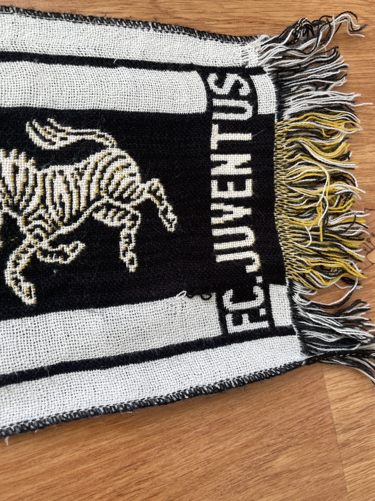 Vintage Vintage Juventus “Forza Juve” Football Soccer Scarf Size ONE SIZE - 8 Thumbnail