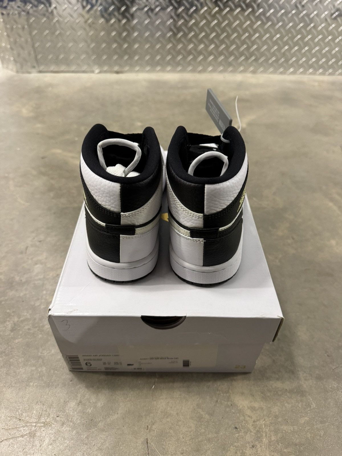Jordan Brand Jordan 1 Mid SE WMNS Split Homage Size 6W Size US 6 / IT 36 - 5 Thumbnail
