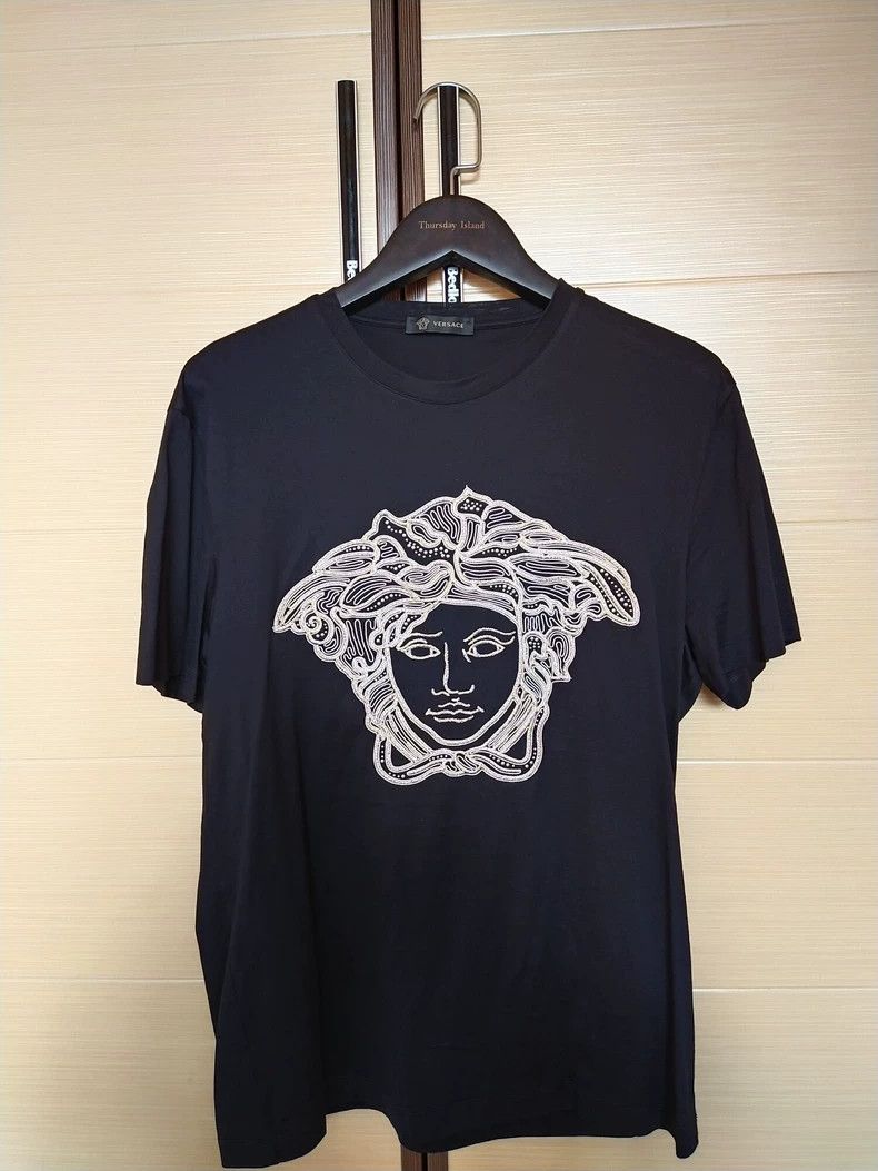 Versace Versace A thread of embroidered Medusa T-shirt Size US M / EU 48-50 / 2 - 1 Thumbnail