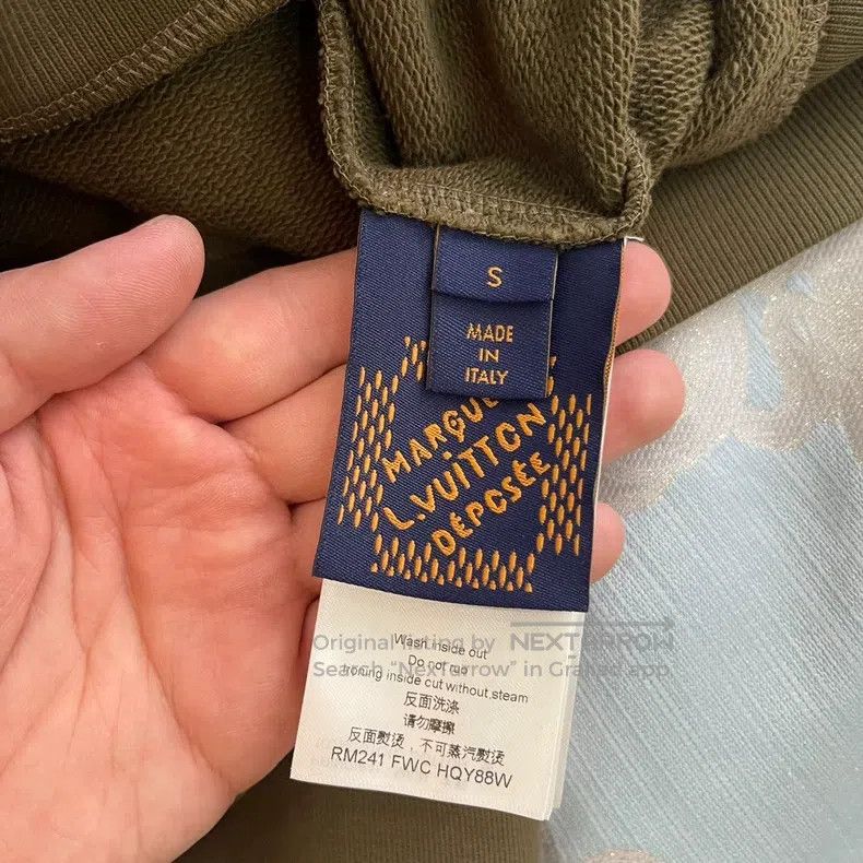 Louis Vuitton Louis Vuitton Front large logo sweatshirt Size US S / EU 44-46 / 1 - 7 Thumbnail