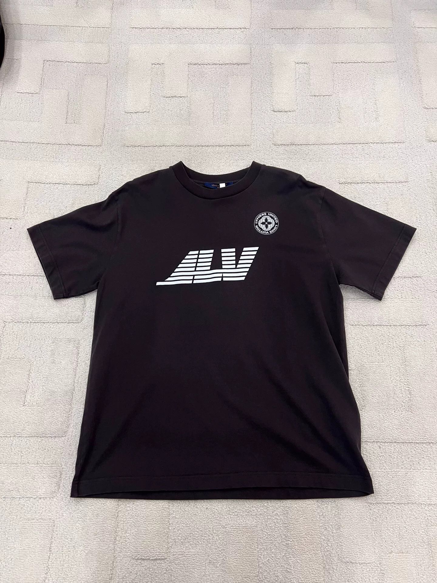 Louis Vuitton Louis Vuitton Brown T-Shirt m Men Size US M / EU 48-50 / 2 - 1 Thumbnail