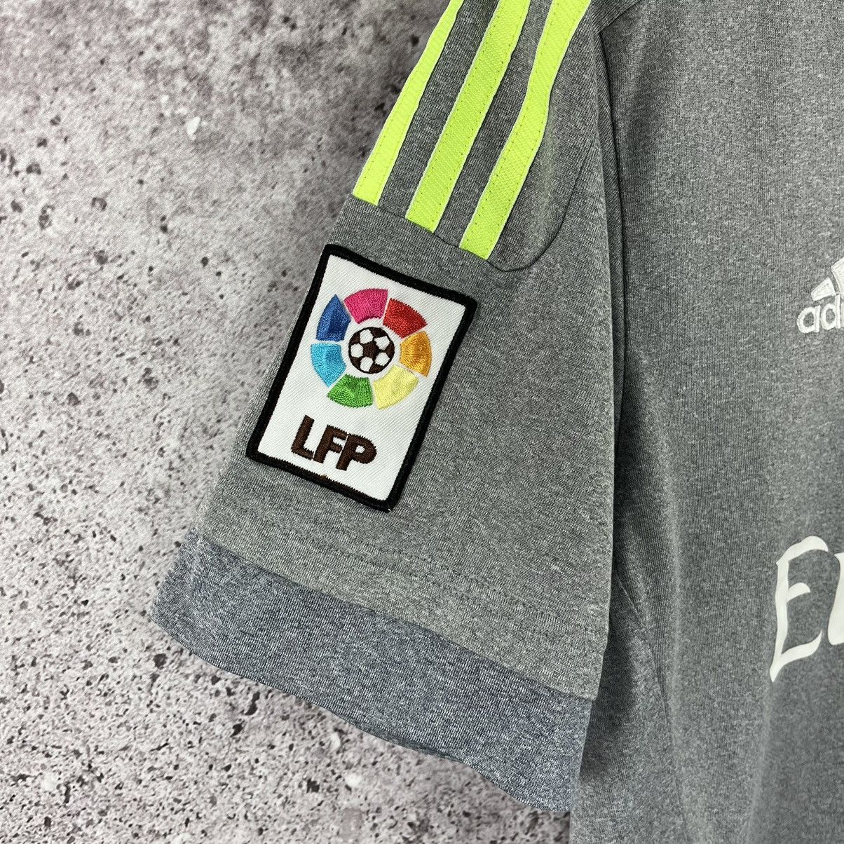 Adidas Real Madrid Adidas 2015/2016 Away Jersey T-Shirt Size M Size US M / EU 48-50 / 2 - 4 Thumbnail