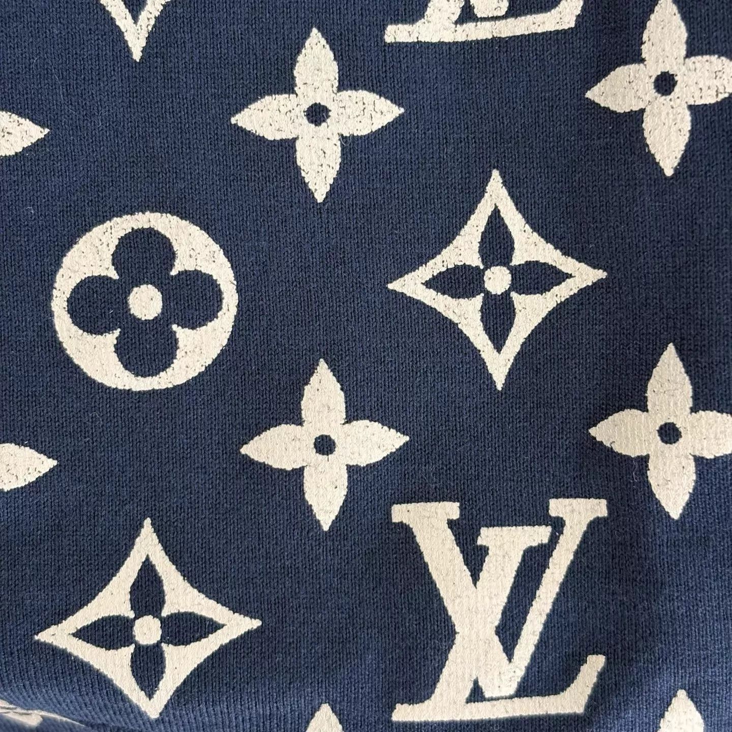 Louis Vuitton LV blue gradient logo short tee S new Size US S / EU 44-46 / 1 - 6 Thumbnail