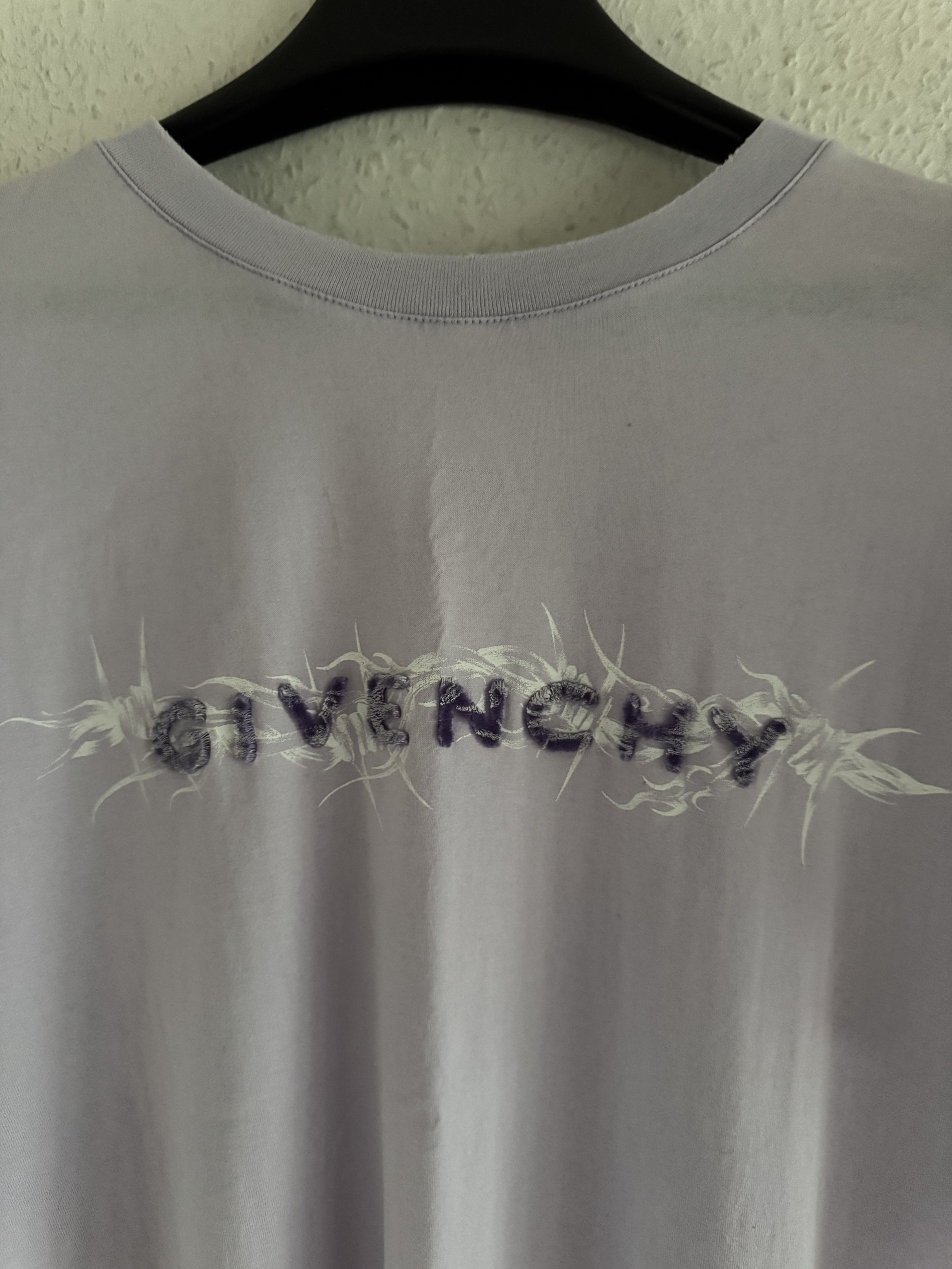 Givenchy Barbed Wire Flocked Logo T-Shirt Lilac Size US M / EU 48-50 / 2 - 6 Thumbnail