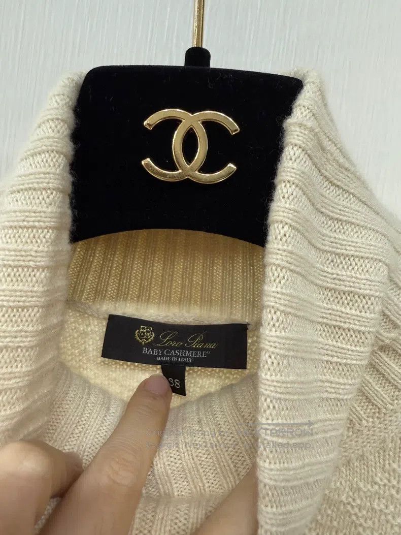 Loro Piana Loro Piana Baby Cashmere Snowflake High-Neck Sweater Size XS / US 0-2 / IT 36-38 - 4 Thumbnail