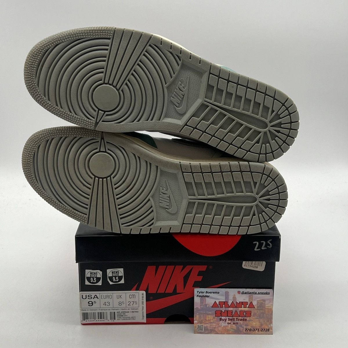 Nike Air Jordan 1 high turbo green Size US 9.5 / EU 42-43 - 8 Thumbnail