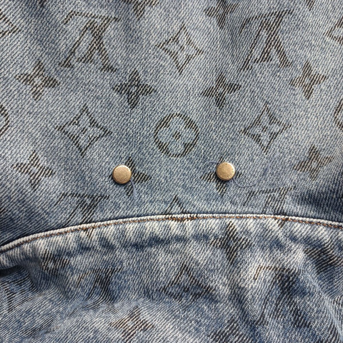 Louis Vuitton Louis Vuitton LV blue logo vintage lapel denim jacket Size US S / EU 44-46 / 1 - 7 Thumbnail