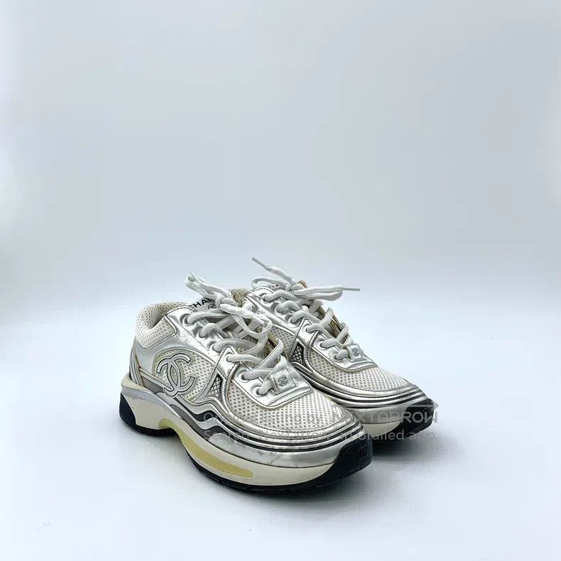 Chanel Chanel Colour-blocked logo lace-thed casual sneakers Size US 6.5 / IT 36.5 - 2 Thumbnail