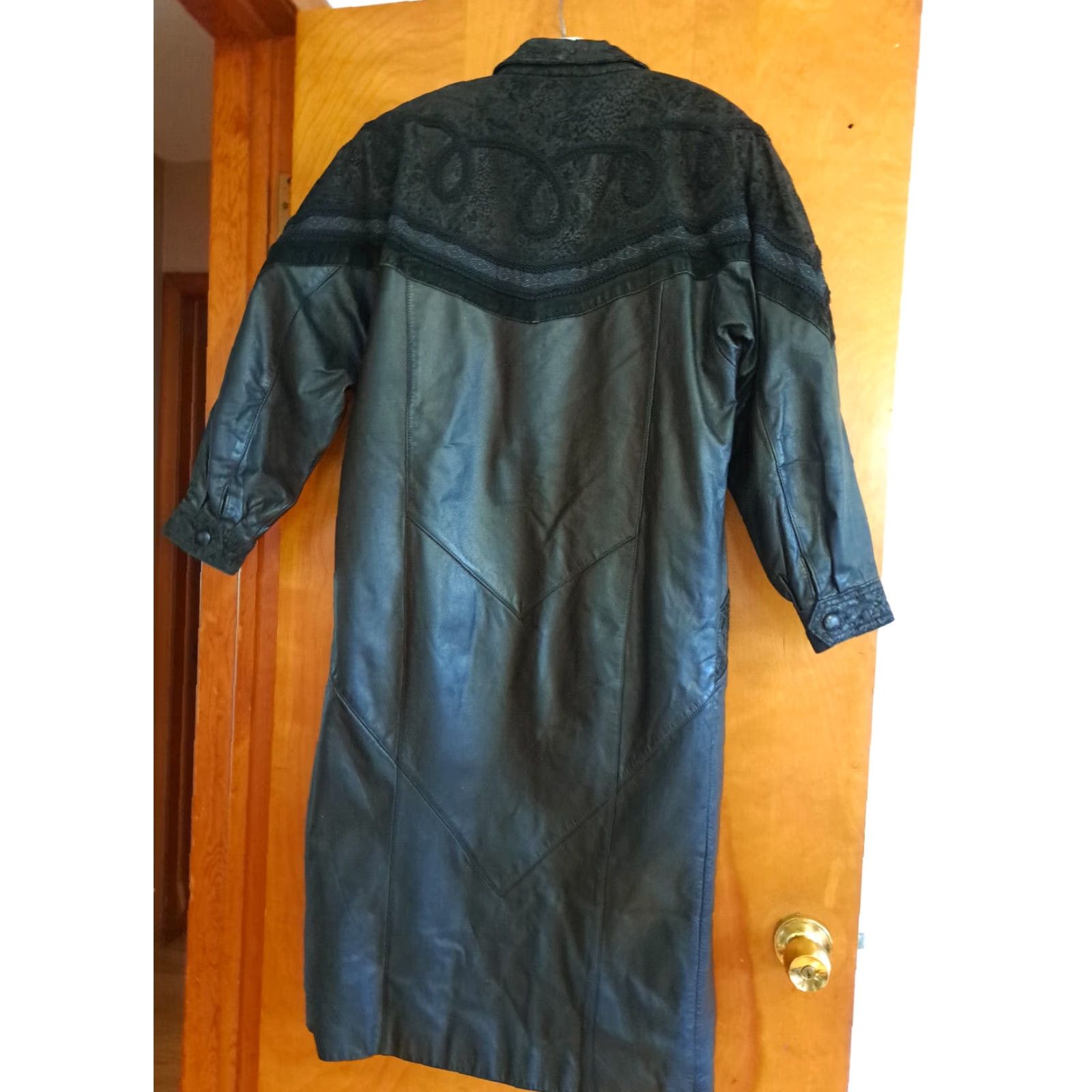 Wilson Wilson Coat Women Long Black Suede Leather X-Small Embroidered Paisley Trench Coat Bohemian Party/Cocktail Vintage: No Mens Womens Girls? Size XS / US 0-2 / IT 36-38 - 6 Thumbnail
