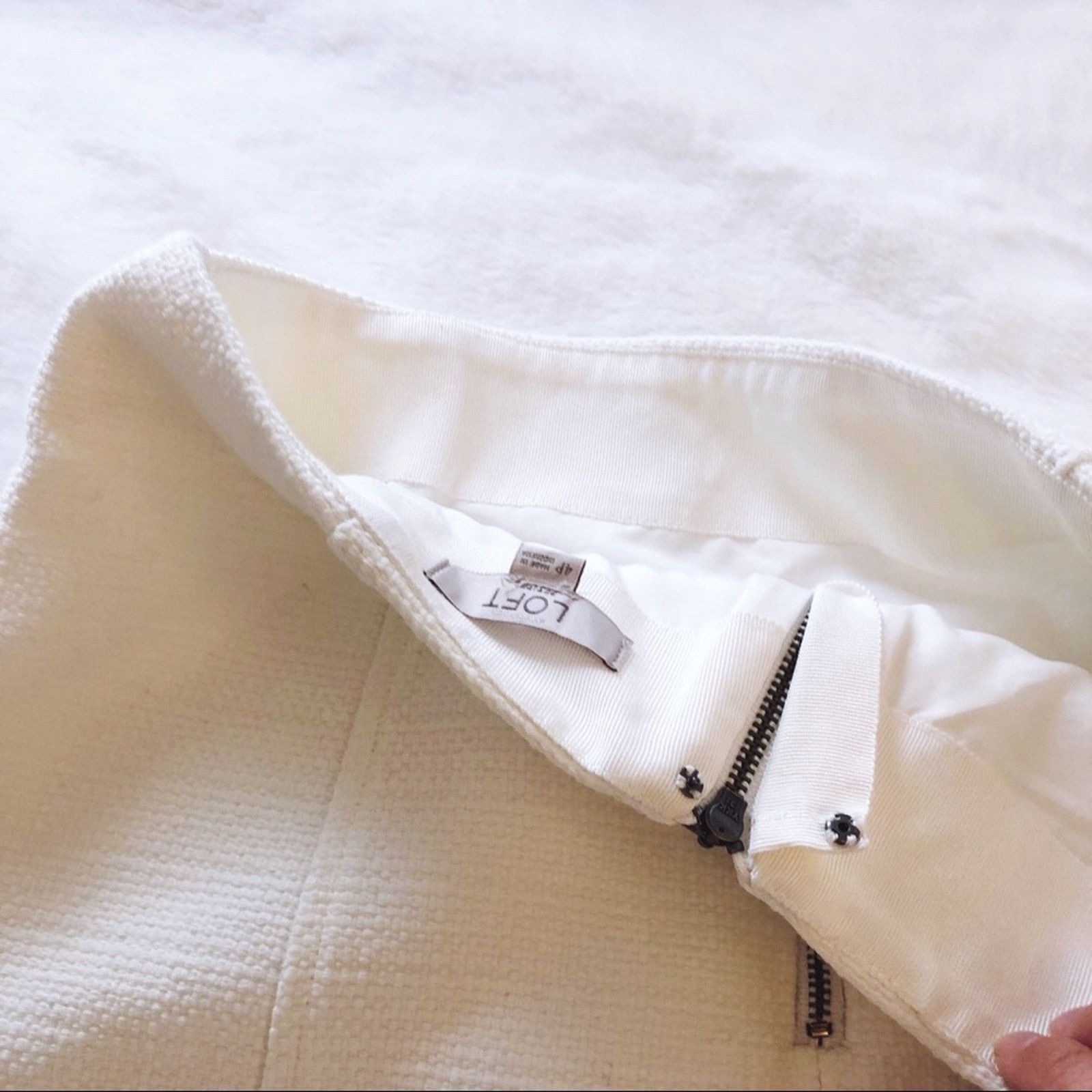 Loft LOFT White Mini Pencil Zip Skirt Size 27" / US 4 / IT 40 - 8 Thumbnail