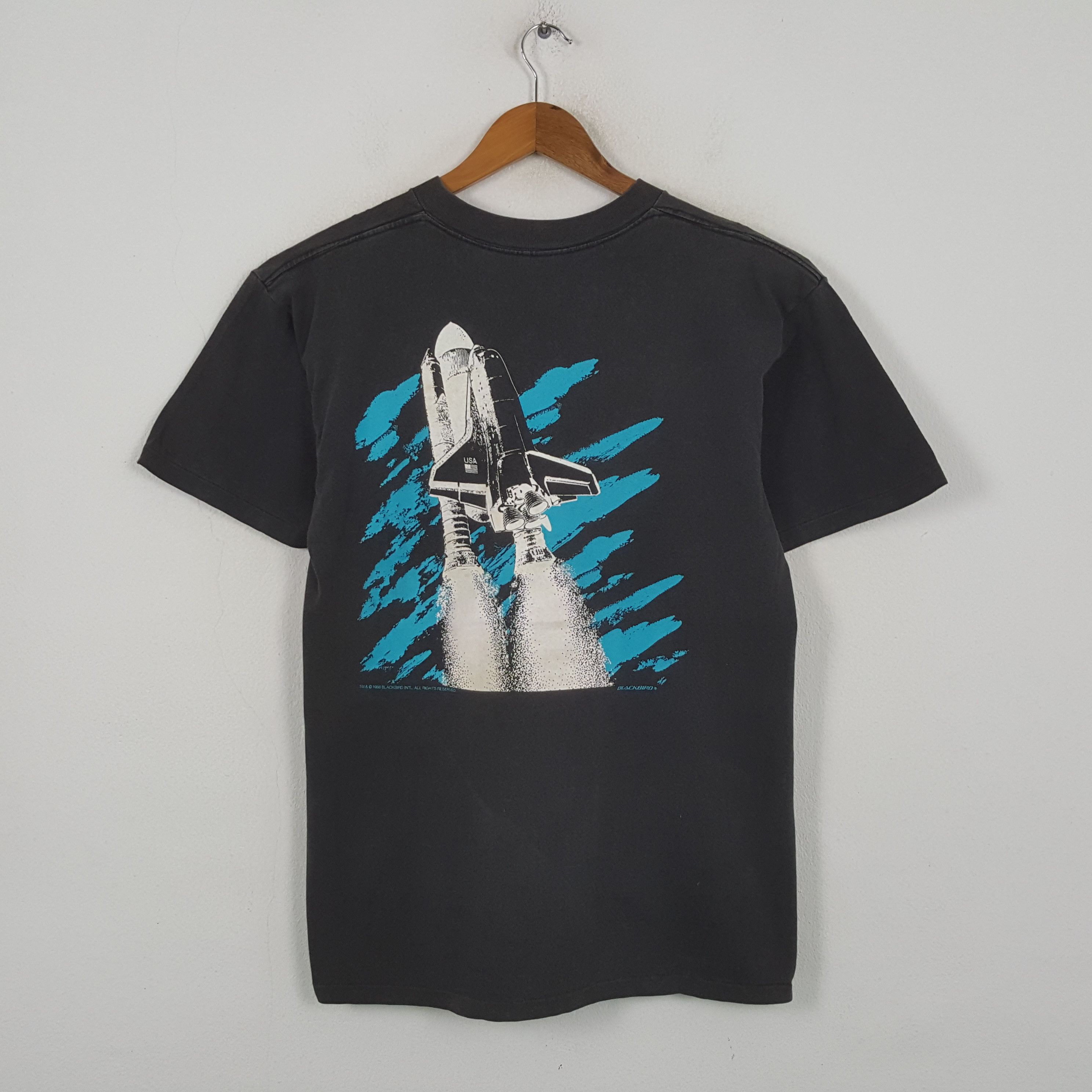 Vintage Vintage 90's Space Shuttle USA Art T-shirt RR9 Size US L / EU 52-54 / 3 - 1 Thumbnail