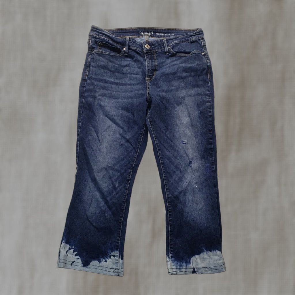 Levi's Levi's Jeans CapriMidRise Dark Wash Denim Stretch Jeans Women's 6 Capris Levi's Jeans Capri Mid Rise Dark Wash Women 6 Size 28" / US 6 / IT 42 - 1 Thumbnail
