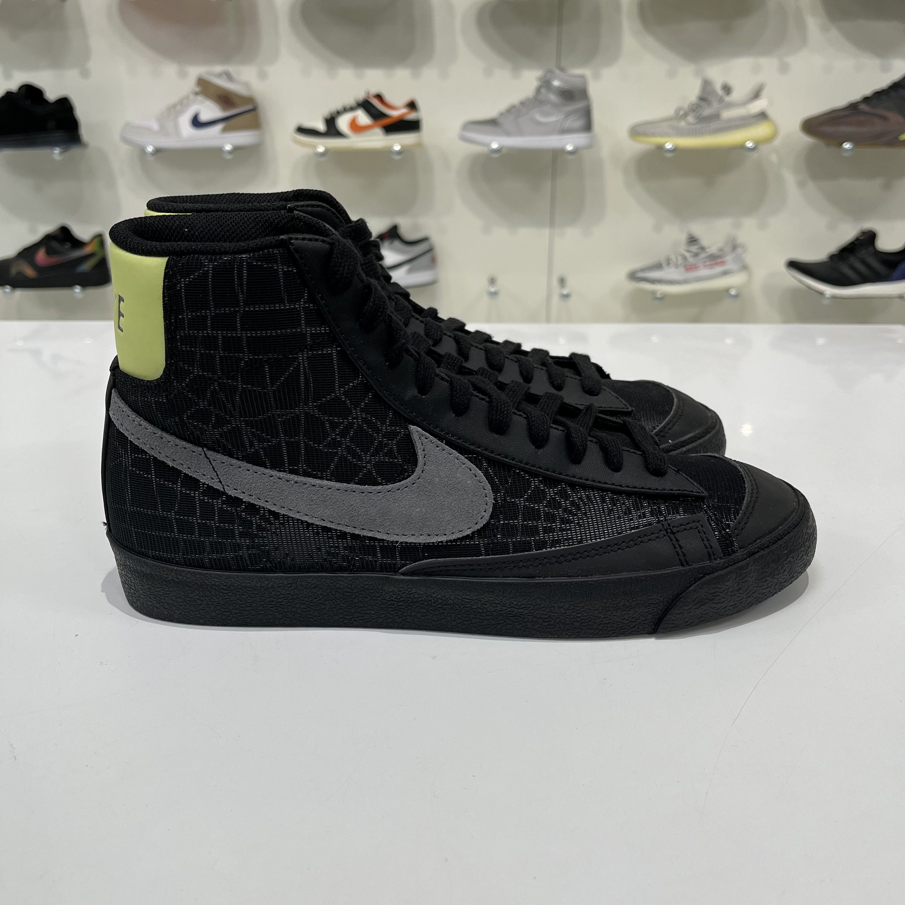 Nike Nike Blazer Mid 77 Spider Web Halloween 2020 Size US 8 / EU 41 - 4 Thumbnail