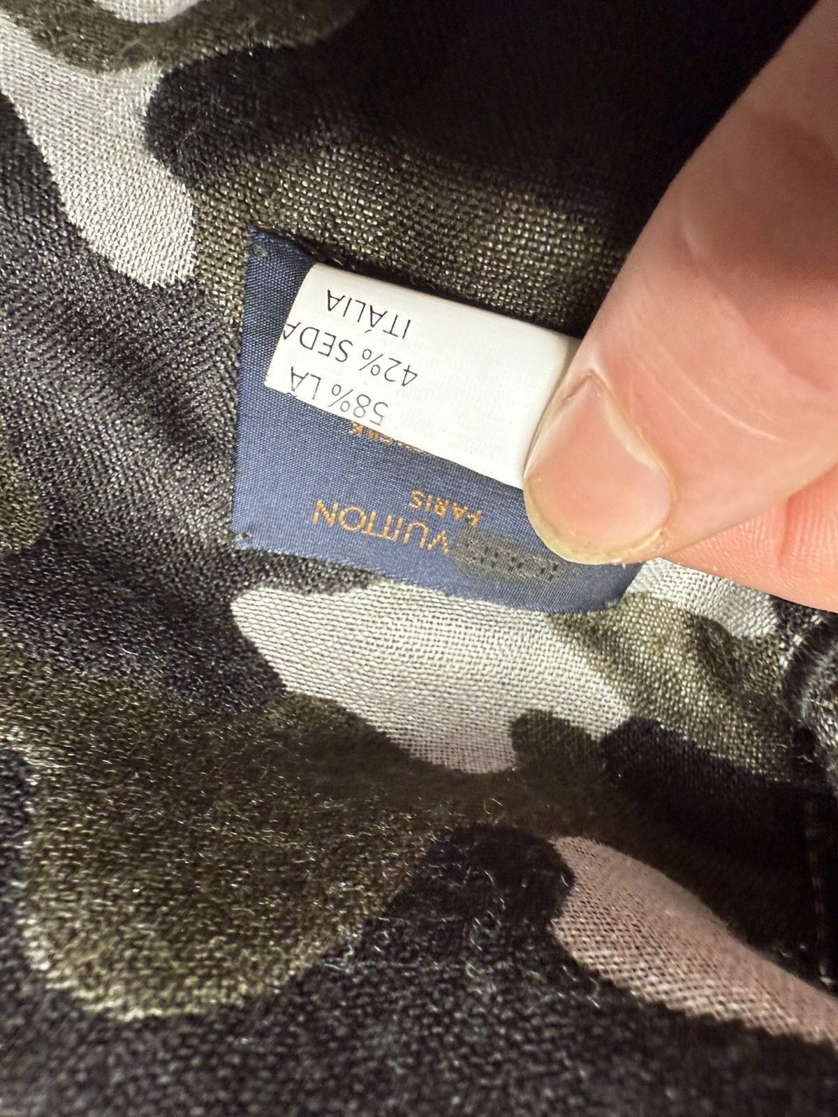 Louis Vuitton A/W19 Reversible Monogram Degradable Camo Scarf (Sample) Size ONE SIZE - 5 Thumbnail