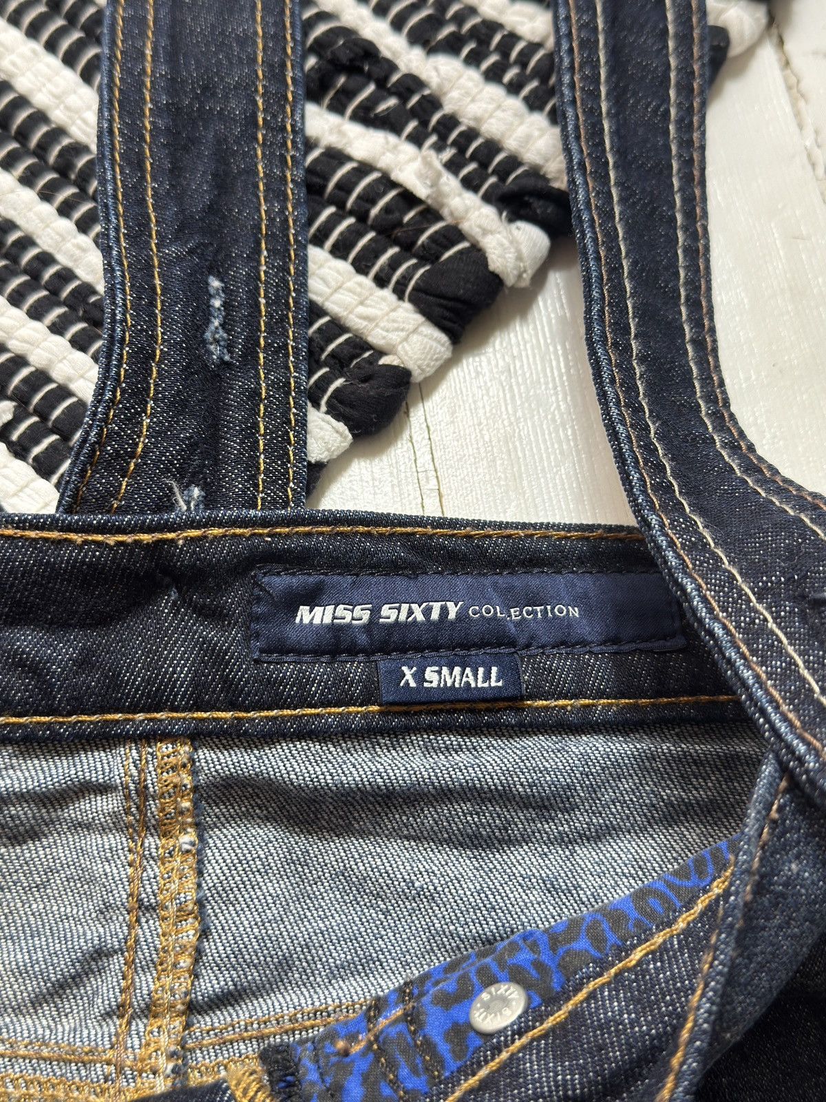 Miss Sixty VINTAGE MISS SIXTY 2000s DENIM MINI SKIRT Size 28" / US 6 / IT 42 - 11 Thumbnail