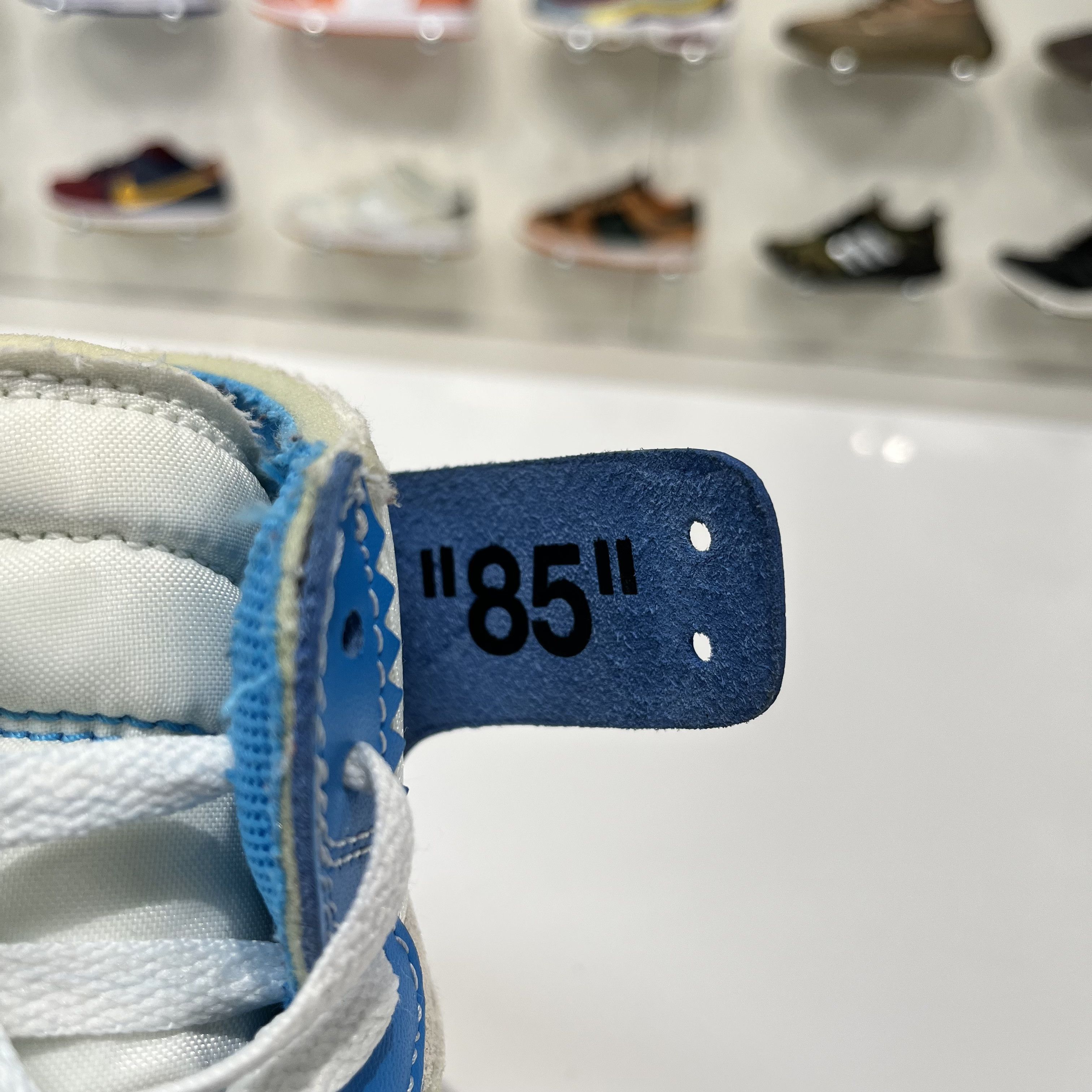 Nike × Off-White Air Jordan 1 Retro High OG x Off-White UNC Size US 8.5 / EU 41-42 - 19 Thumbnail